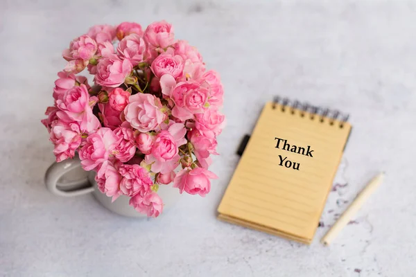 Belo Buquê Rosas Rosa Mensagem Agradecimento — Fotografia de Stock