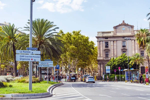 Barcelona España Junio 2016 Calle Rambla Con Árboles Verdes Barcelona — Foto de Stock