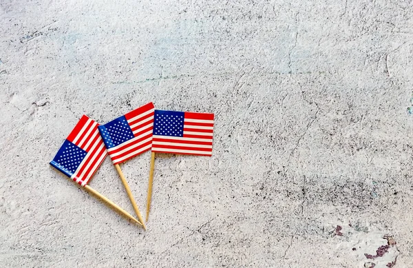 Amerikan Bayrakları Gri Desenli Arkaplanda Fotokopi Alanı Olan Abd Bayrakları — Stok fotoğraf