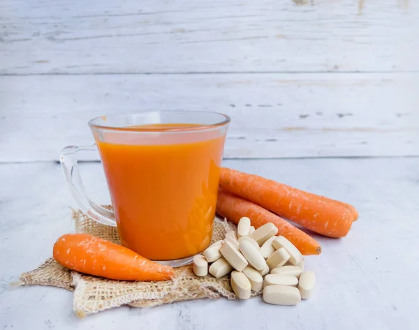 Orange Carrot Juice Lutein Pills Fresh Carrots — Stockfoto