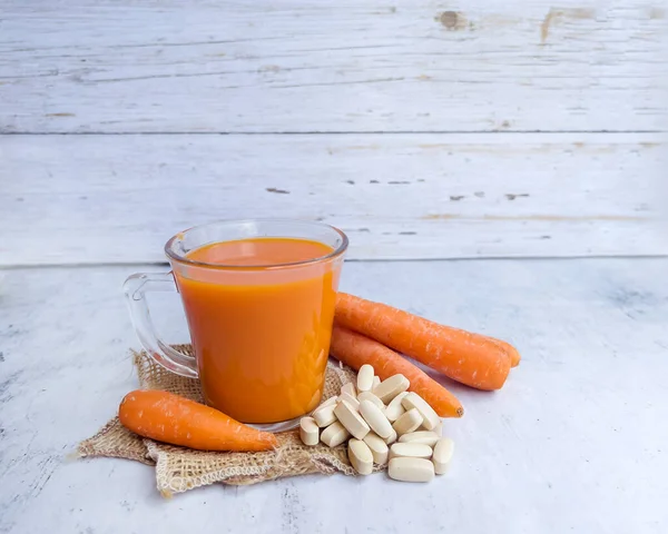 Orange Carrot Juice Lutein Pills Fresh Carrots — Stockfoto