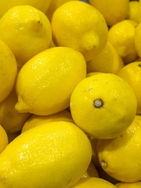 Taze Limonların Arkaplanı. Süpermarkette limonlar.