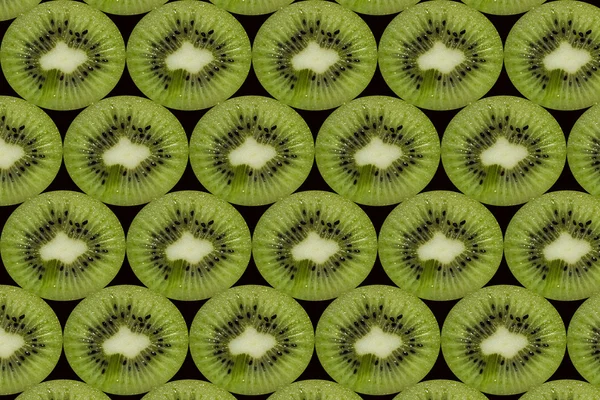 Bakgrunn fra kiwifrukter på sort – stockfoto