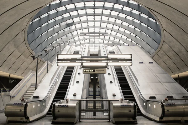 Canary Wharf tube station — Stock Photo, Image