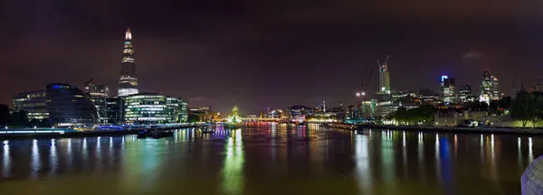 Skyline de Londres la nuit Photos De Stock Libres De Droits