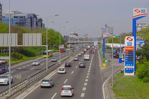 Belgrad Serbien April 2018 Upptagen Trafik Motorvägen Genom Nya Belgrad — Stockfoto