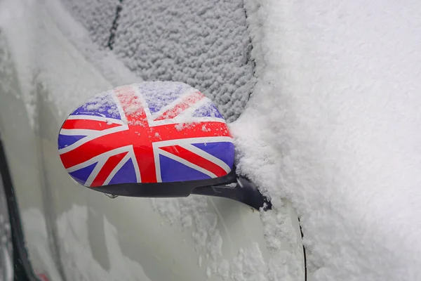 Bil Täckt Med Nysnö Storbritannien — Stockfoto