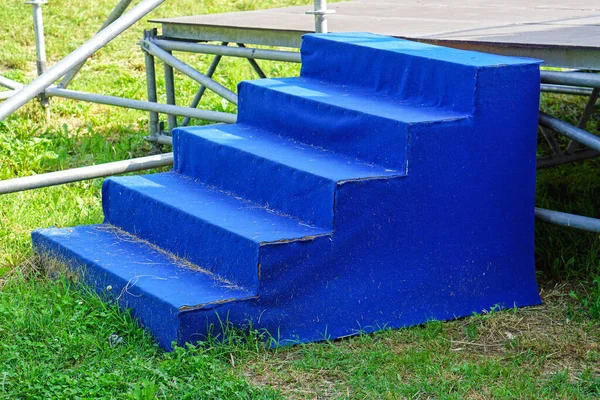 Escadas Azuis Para Evento Palco Temporário Parque — Fotografia de Stock