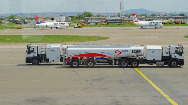 Belgrad Sırbistan Mayıs 2015 Jet Yakıtı Kerosen Taşıyan Iki Tanker — Stok fotoğraf