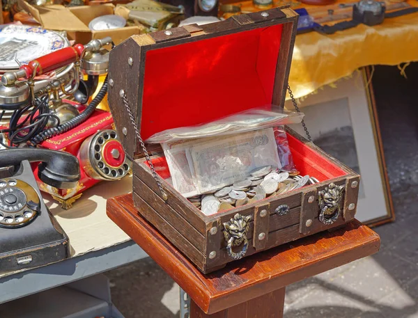 Atenas Grecia Mayo 2015 Tesoro Cofre Viejo Dinero Tienda Antigüedades — Foto de Stock