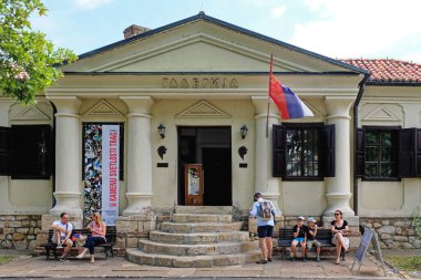 Belgrad, Sırbistan - 5 Temmuz 2021: Kalemegdan Park yaz günü Doğal Tarih Müzesi Galerisi.
