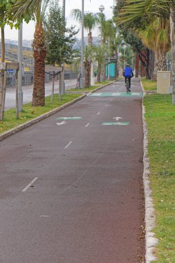 Sadece güzel Fransa 'da bisiklet için ayrılmış iki şerit var.