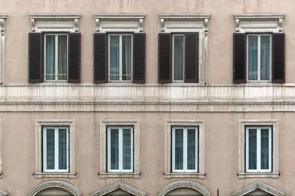 Windows Klassisk Stil Byggnad Rom Italien — Stockfoto