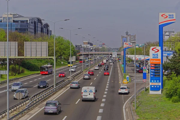 Belgrad Serbien April 2018 Upptagen Trafik Landsvägen Genom Nya Belgrad — Stockfoto