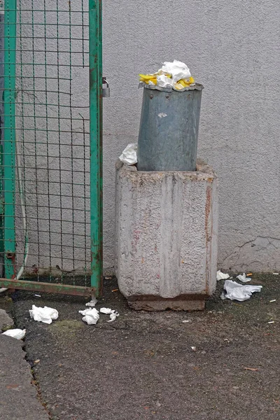 Přetížení Odpadkového Koše Odpadkovým Košem Problém — Stock fotografie