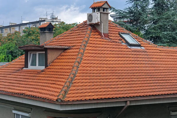 New Ceramic Orange Roof Tiles House - Stock-foto