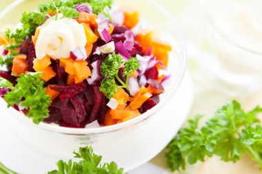kavrulmuş sebze ve mayonez salatası