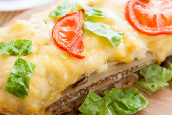 Vegetabiliska lasagne med tomat — Stockfoto