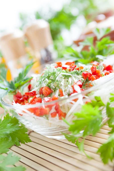 Fresh salad with cabbage and red pepper — Stock Photo, Image