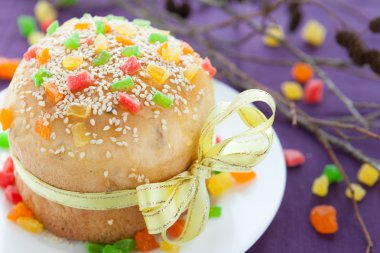 kurdele ile süslenmiş büyük Paskalya