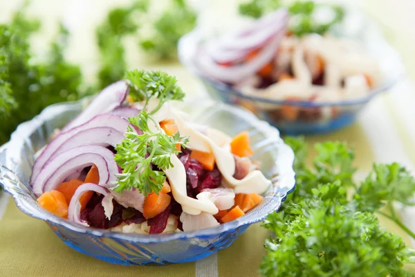 Salade met rode biet en haring — Stockfoto