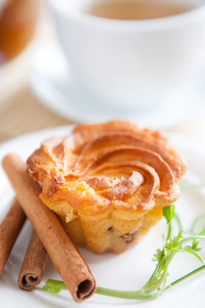 Muffins und Tasse Tee — Stockfoto