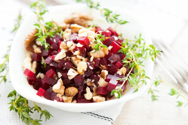 Beetroot salad and nuts, healthy food — Stock Photo, Image