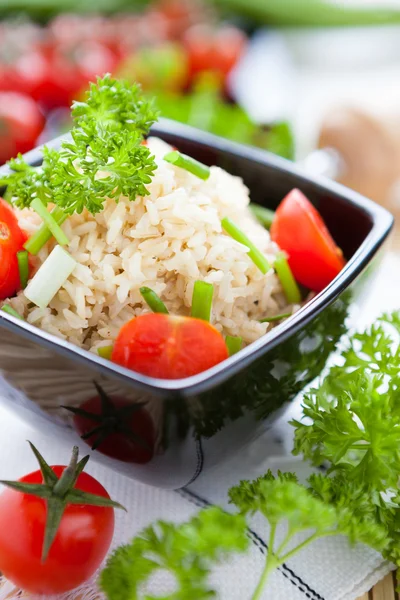 Cooked brown rice in a black square bowl — Stock Photo, Image