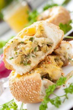 mantar ve tavuk doldurulmuş çörek