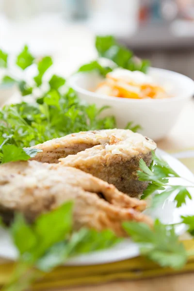 그릇에 야채와 생선의 두 가지 — 스톡 사진