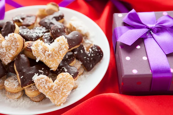 Biscoito na forma de corações de uma bela caixa — Fotografia de Stock