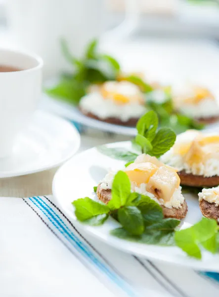 Zelfgemaakte dessert met kaas en jam — Stockfoto