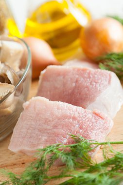 iki adet çiğ domuz portre