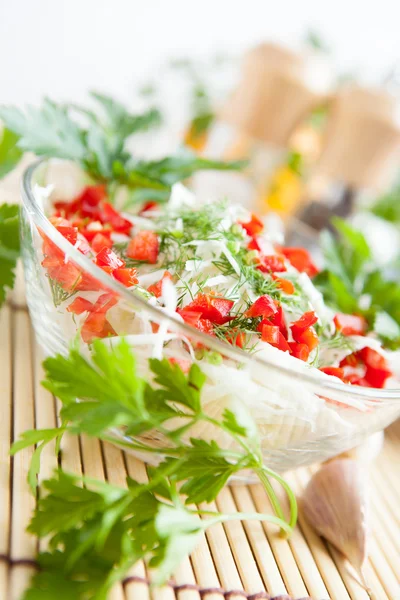 Salad of raw cabbage and sweet pepper — Stock Photo, Image