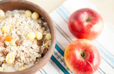 Sağlıklı ve vitamin Kahvaltı gevreği multi? orn ve elma