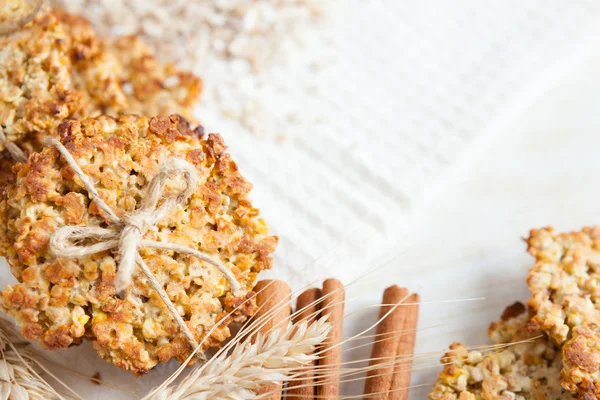 Volkoren koekjes en ingrediënten — Stockfoto