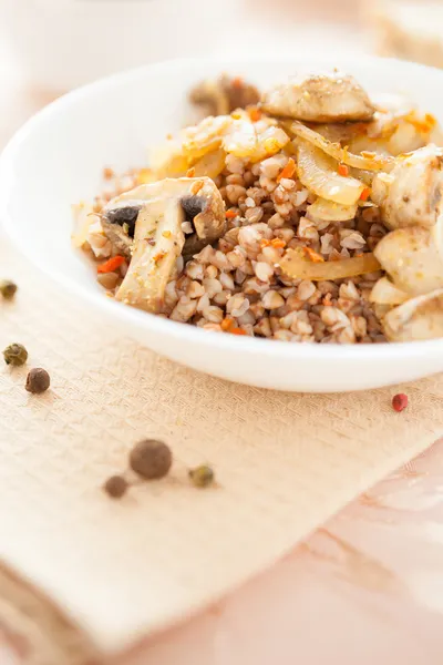 Fragrant buckwheat with fried mushrooms — Stock Photo, Image