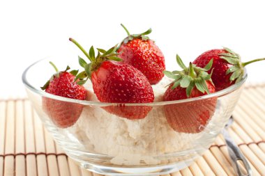 Olgunlaşmış meyve ve taze peynir