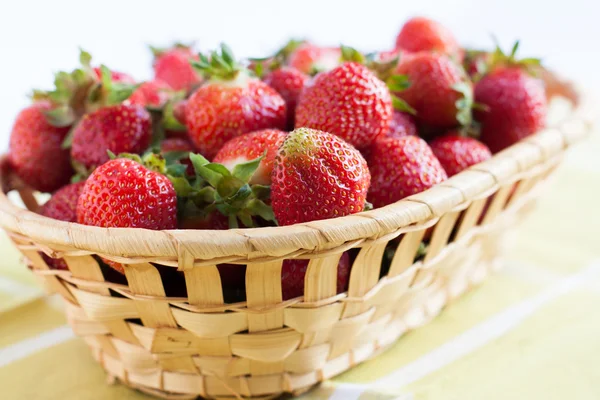 Fresh strawberries in a wicker basket - vitamin berries — Stock Photo, Image