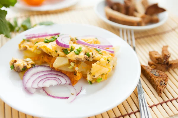 Tasty baked potatoes with vegetables — Stock Photo, Image