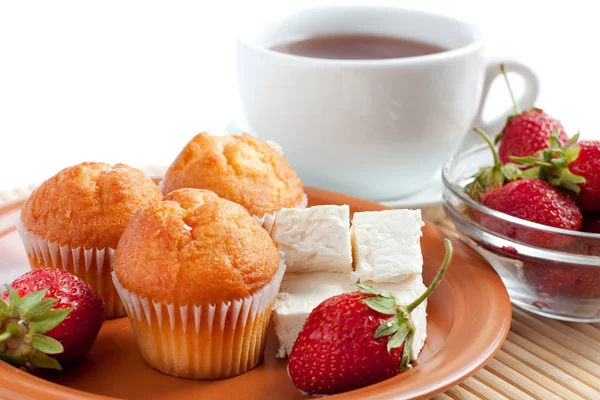 Sweet breakfast or dinner: strawberry, cream cheese, muffins — Stock Photo, Image