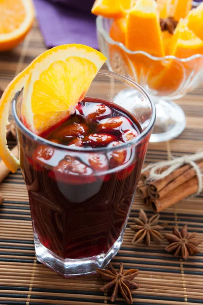 Mulled wine with slice of orange — Stock Photo, Image