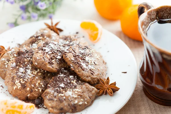 Chocolade koekjes met noten — Stockfoto