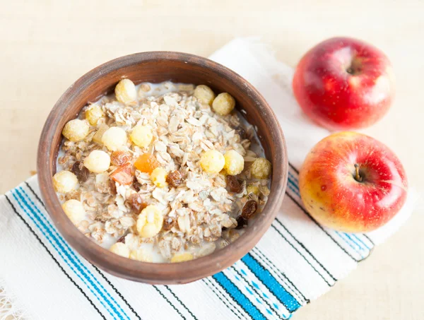 Mix from different flakes with warm milk - a quick breakfast — Stock Photo, Image