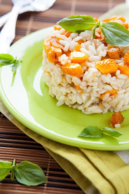 Risotto ile kabak parçaları, şeftali