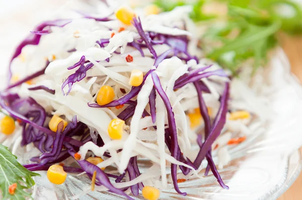 Salad of fresh cabbage and canned sweet corn — Stock Photo, Image