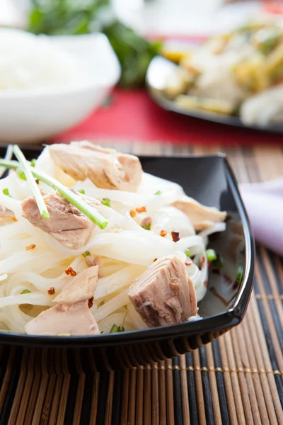 Appetizing rice noodles with chunks of tuna — Stock Photo, Image