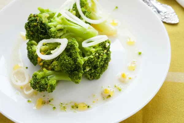 Stuvad broccoli med olivolja — Stockfoto