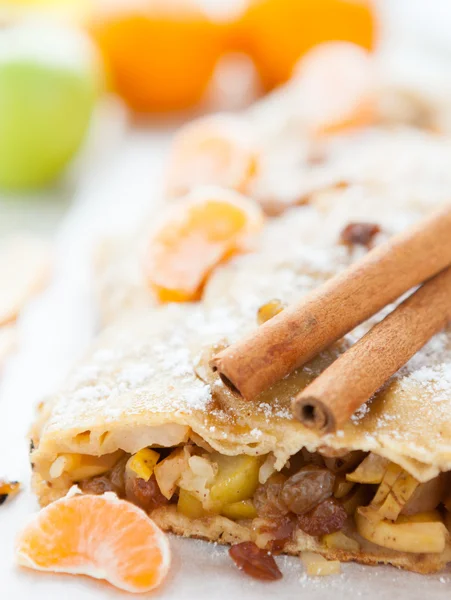 Whole pie with apples, strudel — Stock Photo, Image