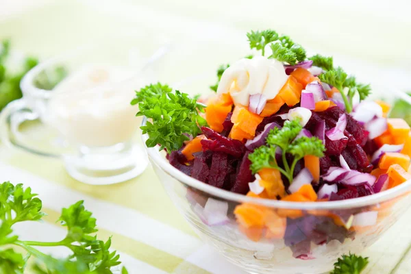 Овочевий салат з легким соусом — стокове фото